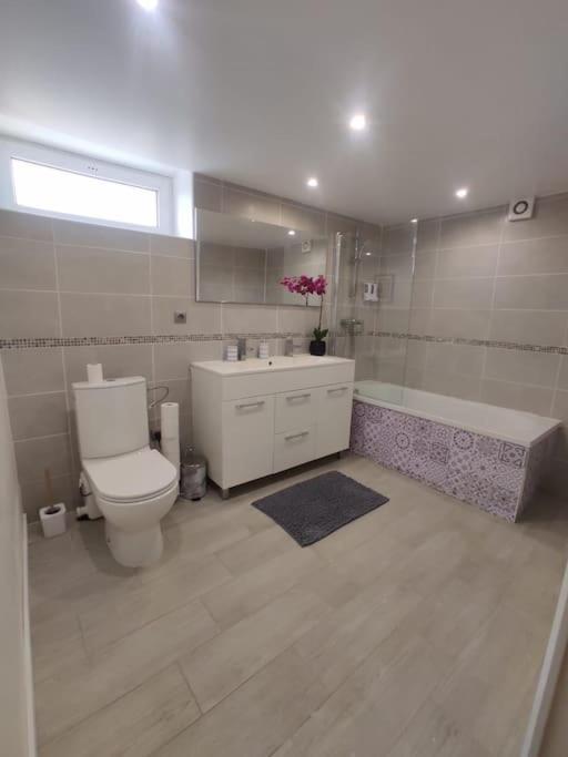 Appartement 100M2, Independant Dans Notre Maison Garennes-sur-Eure Exteriér fotografie